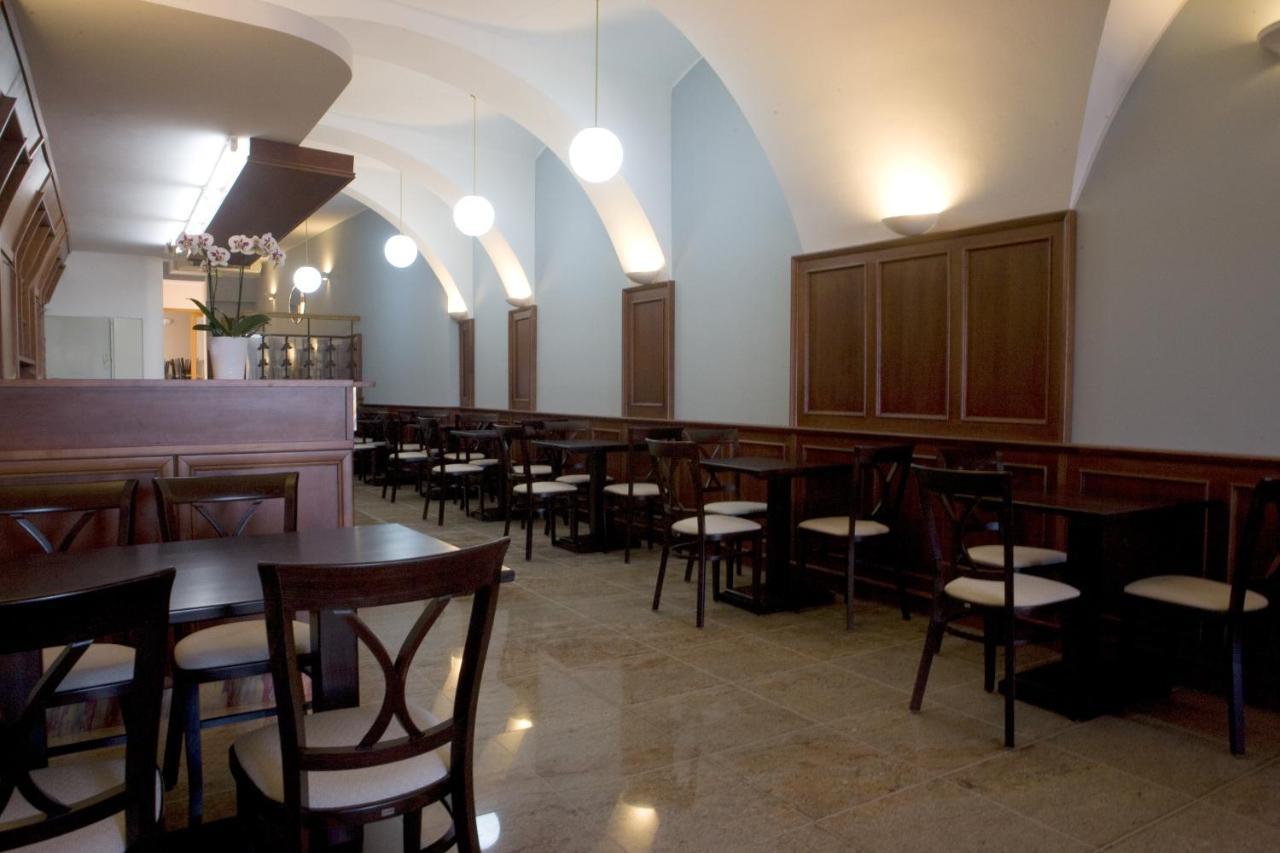 Hostel U Zlateho Kohouta กรอมเมียร์ริช ภายนอก รูปภาพ